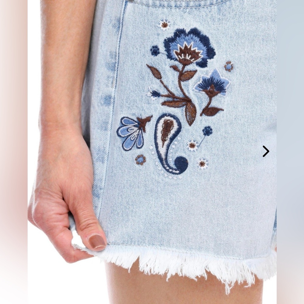 Floral Embroidered Light Blue Denim Shorts - Picture 3 of 5